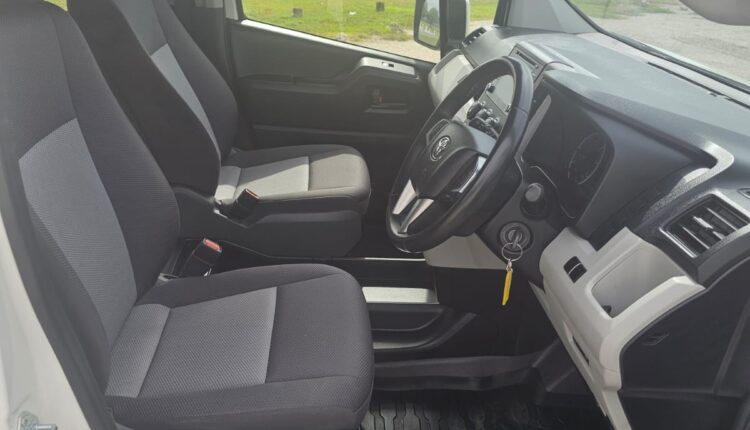 Toyota shuttle hiace 2019 2